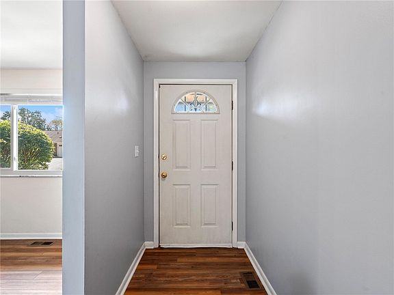 5th image of 1125 Georgian Dr