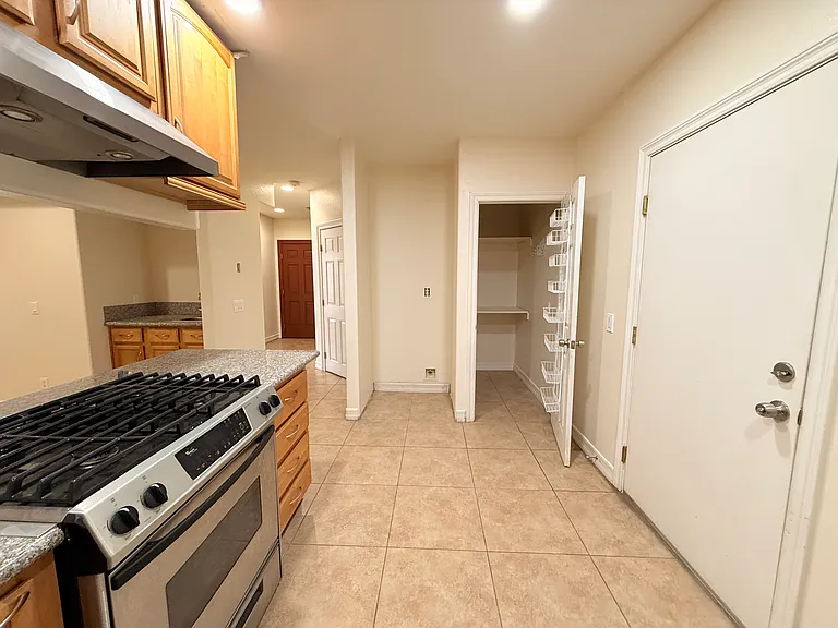 1334 S Grand Ave — Photo 19