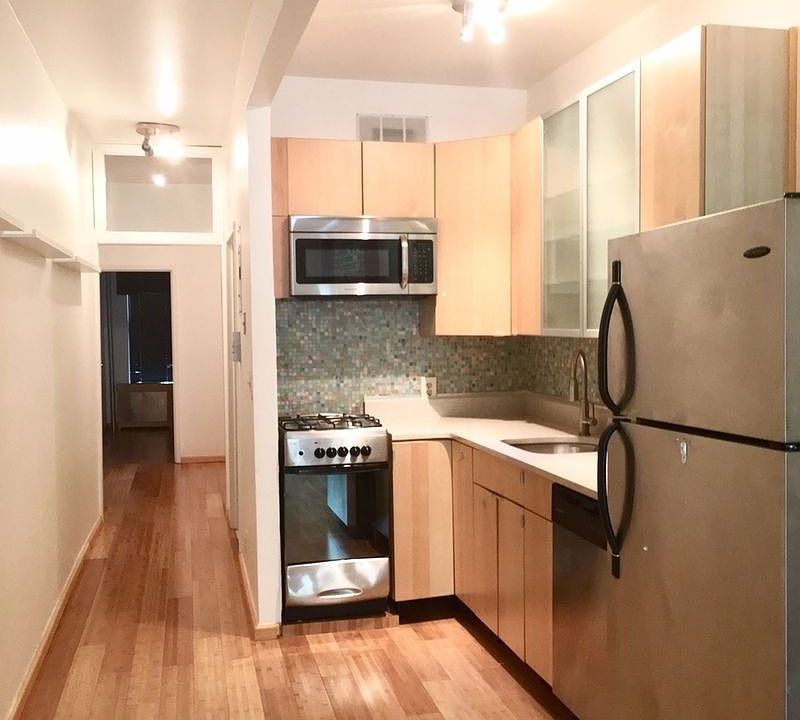 1st image of 623 E 6th St APT 2