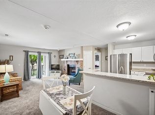 4821 86th St APT 10, Urbandale, IA 50322