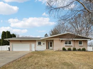 118 Mohawk Dr, Beaver Dam, WI 53916