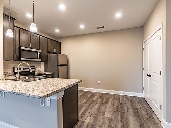 2nd image of 210 Hillview Mills Blvd #1B-1Ba-595Sqft