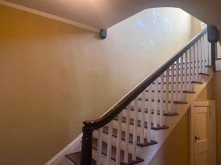 203 W Trinity Ave — Photo 2