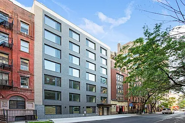 350 West 45th Street in Hell&#39;s Kitchen