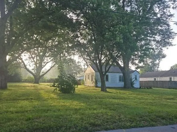 208 N Manhattan Ave, Muncie, IN 47303