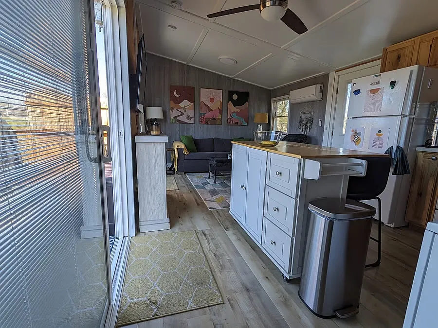 880 Queentown Rd — Photo 3
