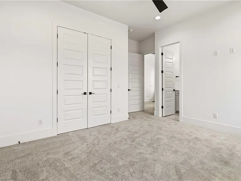 4413 S 88th St — Photo 12