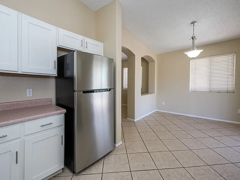 1656 W Wood Crest Ct — Photo 4