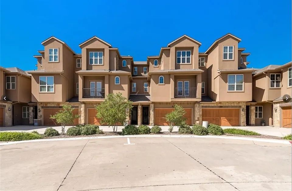1st image of 2630 Villa Di Lago Dr