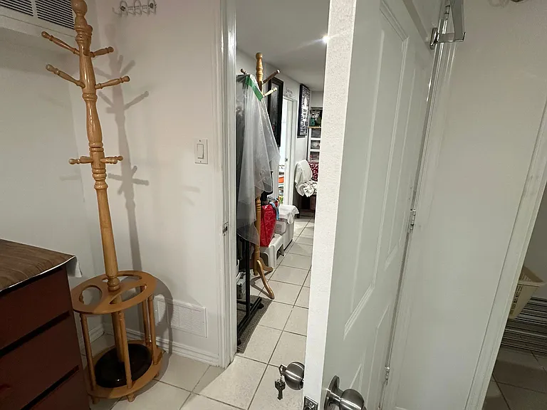 145 Gladstone Ave — Photo 16
