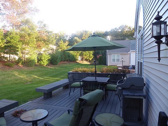 4th image of 327 Damiano Way