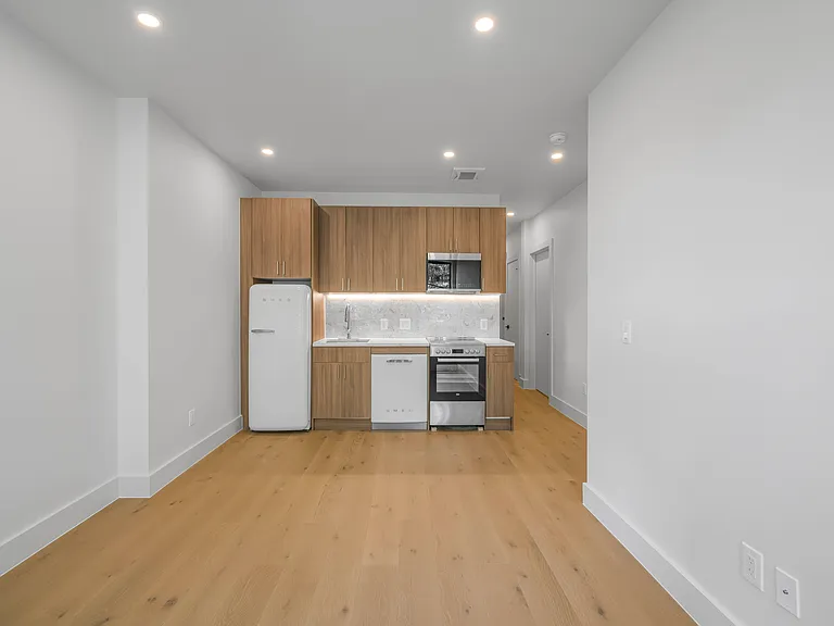 188 6th Ave #5R — Photo 1