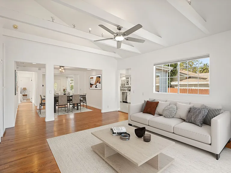 22055 Del Valle St — Photo 13
