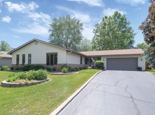 111 Deerpath Dr, Minooka, IL 60447