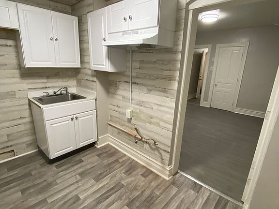 2nd image of 917 W Tilghman St APT 3