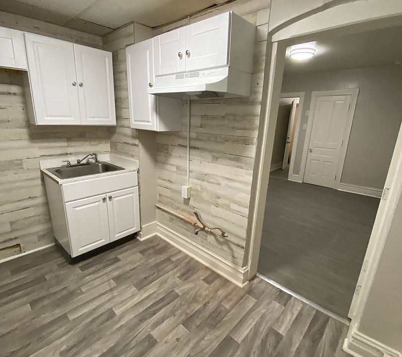 1st image of 917 W Tilghman St APT 3