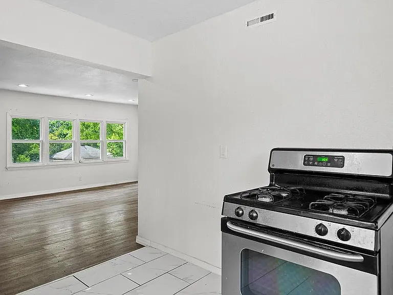 5400 N 53rd St #B — Photo 4