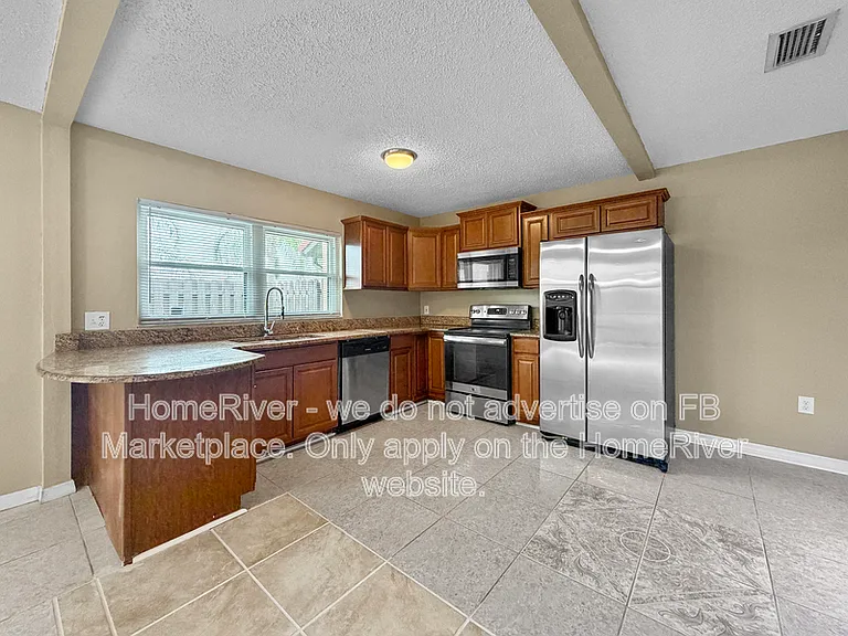 404 Hunter Cir — Photo 6
