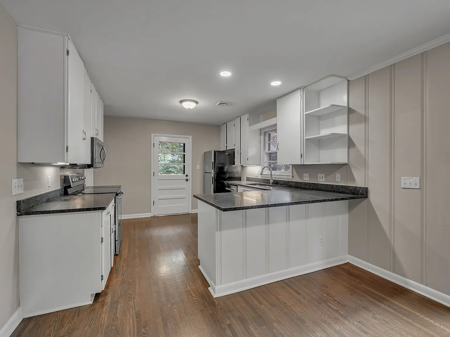 4917 Salem Dr — Photo 2
