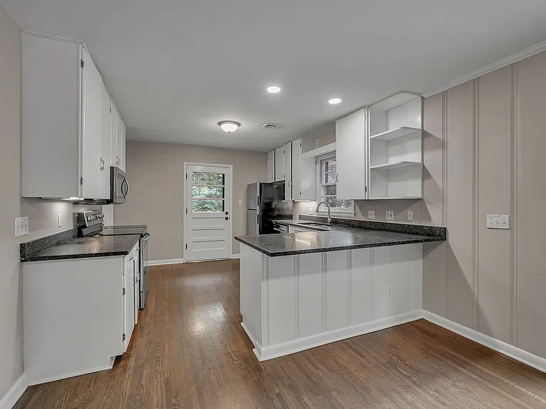 4917 Salem Dr — Photo 2