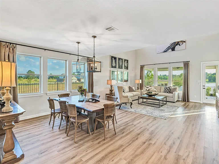 11 Shumard Oak Dr — Photo 4