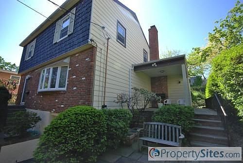 2nd image of 44 Howard Ave