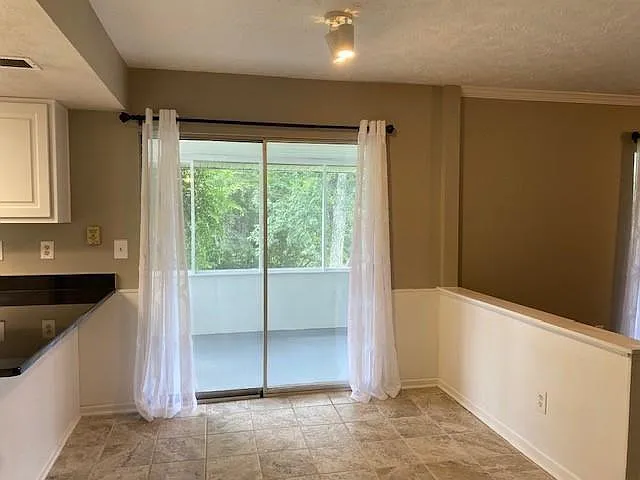 2121 Heritage Trace Dr — Photo 6