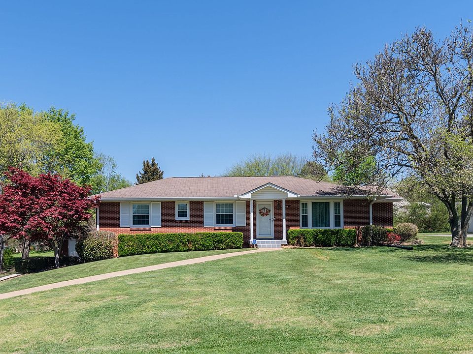 1st image of 203 General Roberts Dr