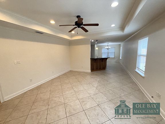 3rd image of 18 Breydon Ct