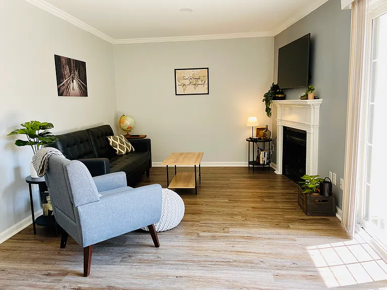 4225 Baylor St — Photo 2