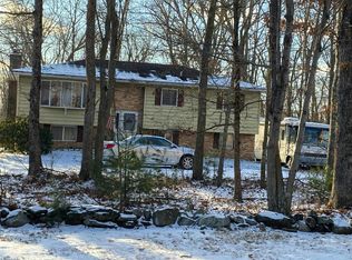 2635 Blytheburn Rd, Mountain Top, PA 18707