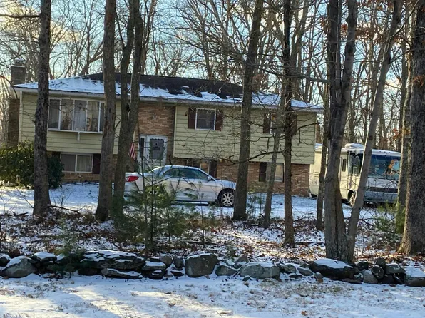 2635 Blytheburn Rd, Mountain Top, PA 18707