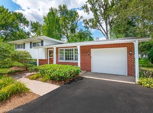 320 Deveron Cir, Cary, IL 60013