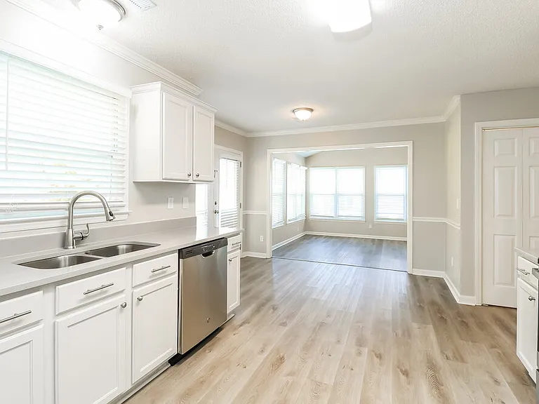 4204 Hounds Run Dr — Photo 10