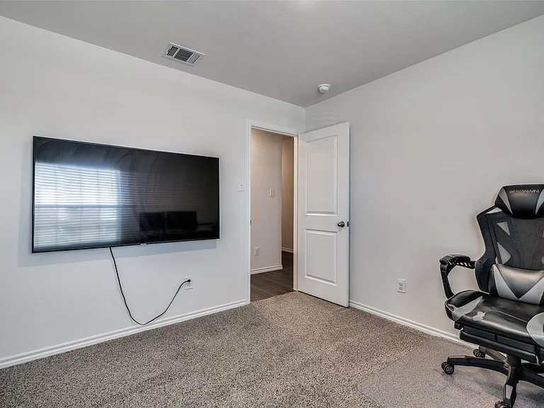2117 Croton Ave — Photo 18