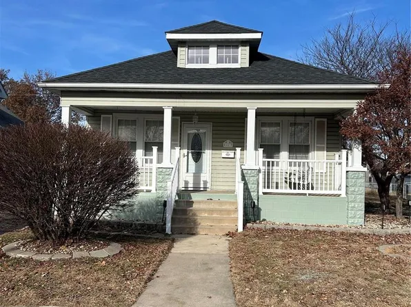 653 E Acton Ave, Wood River, IL 62095