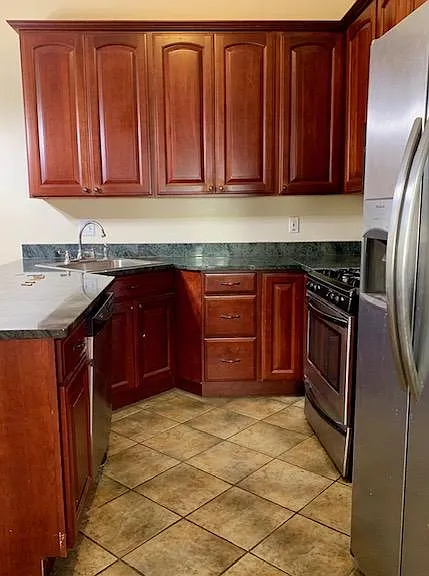 1016 Barton St — Photo 9