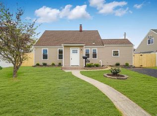 23 Spring Ln, Levittown, NY 11756