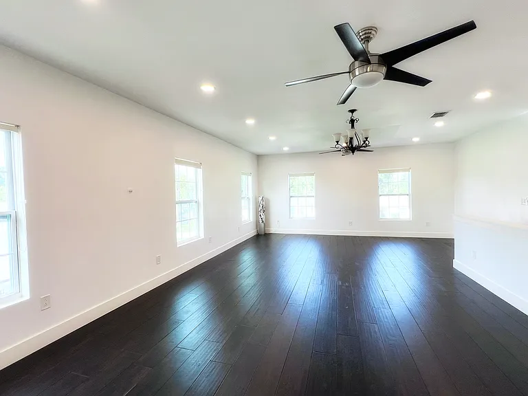 974 Pinelli St — Photo 37