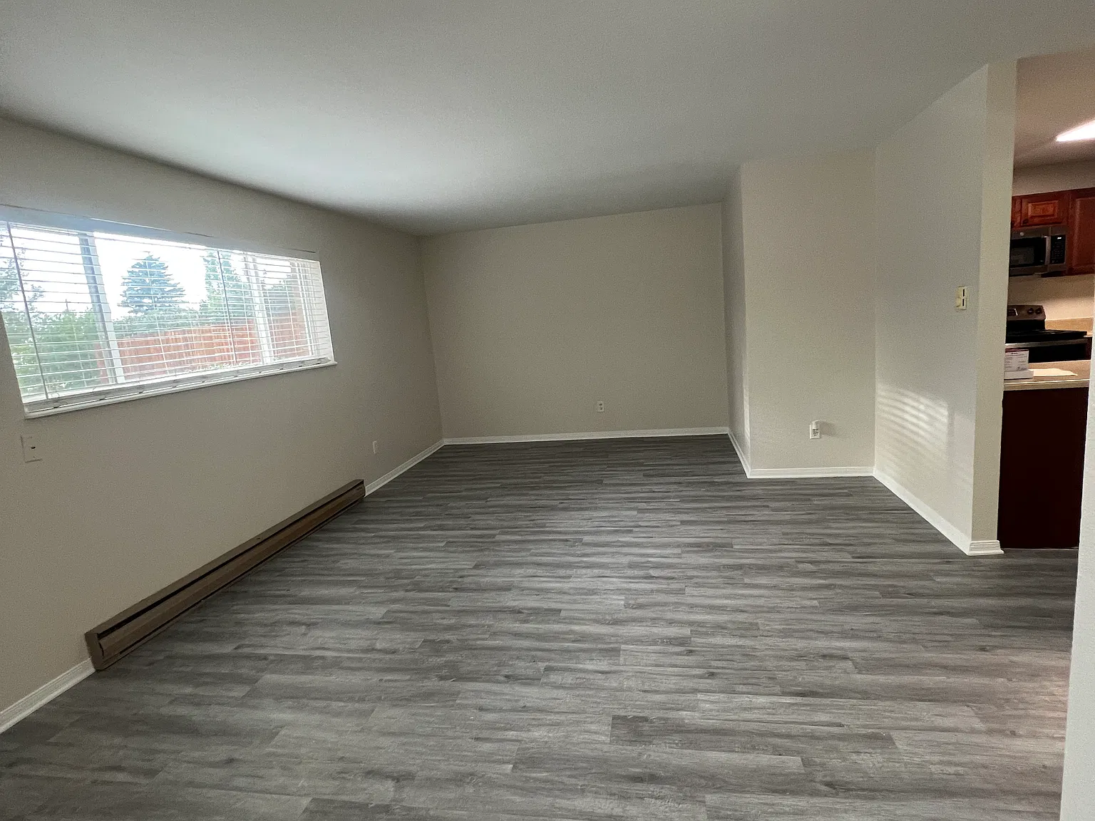 3 bed, 1277 sqft, $1,995 — Photo 1