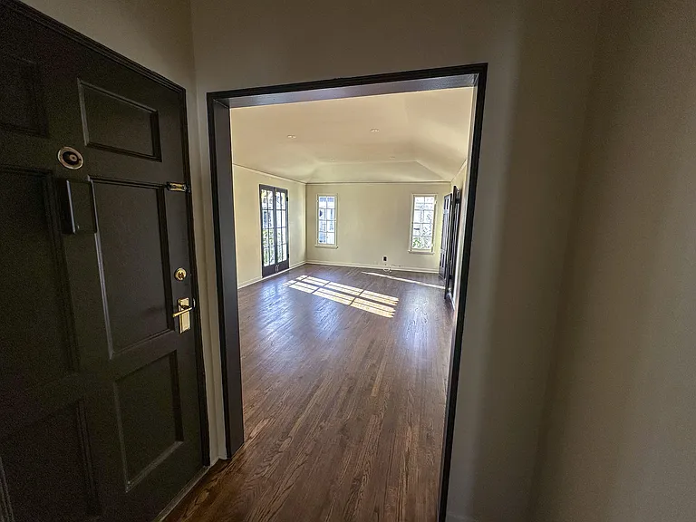 119 S Flores St #1/2 — Photo 6
