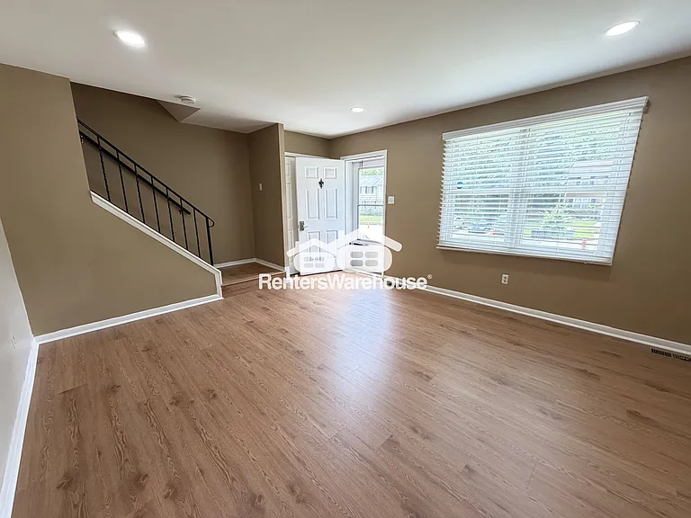 241 Cedarmere Cir — Photo 2