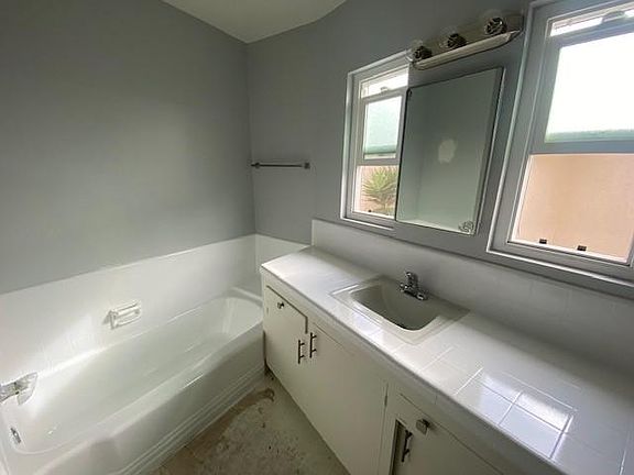 3rd image of 129 Natoma Ave APT C