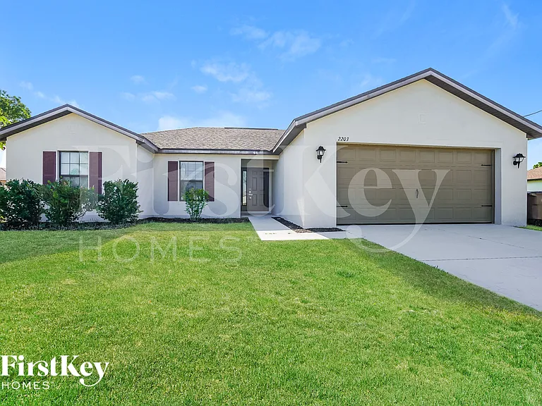 2203 SW 11th Ct — Photo 1