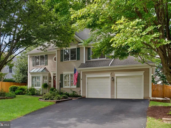 13212 Windy Leaf Ct, Woodbridge, VA 22192