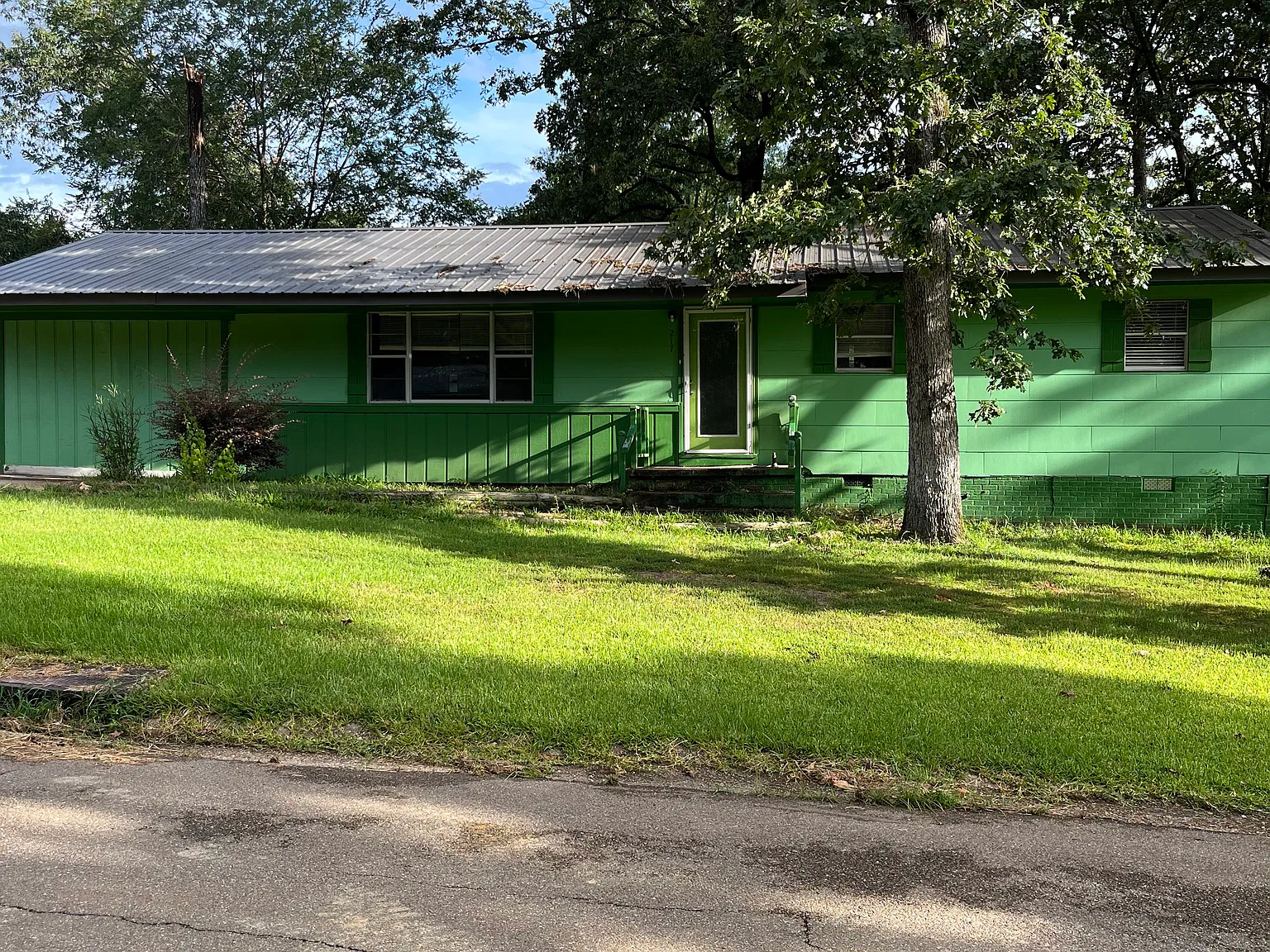 217 Jeffries Dr — Photo 1