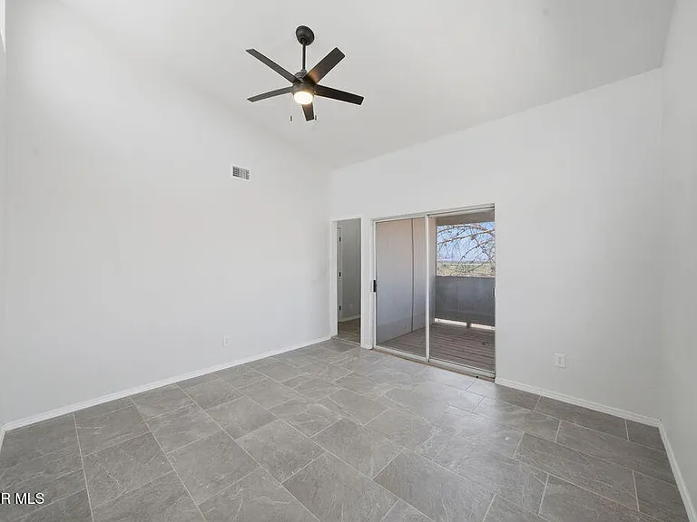 821 Los Lagos Way #B — Photo 17