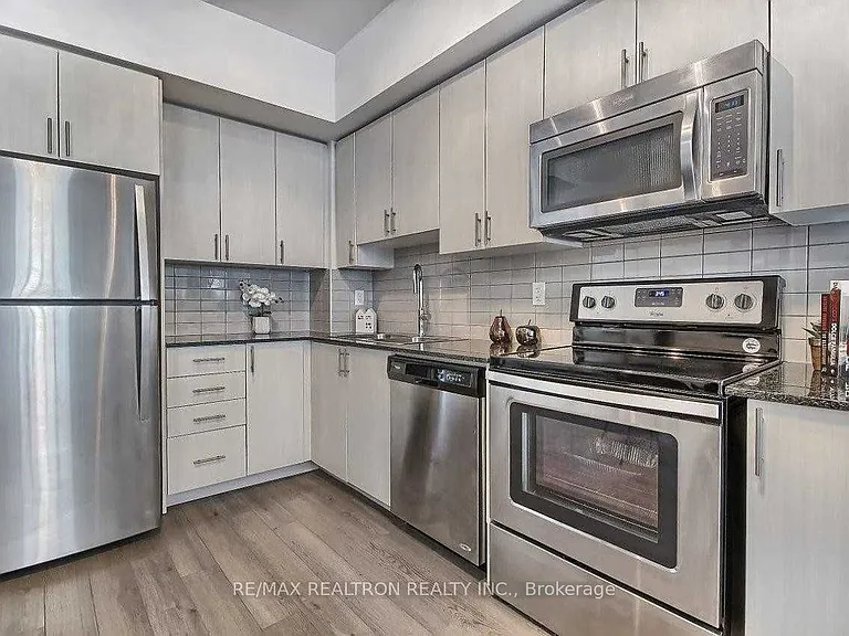 7890 Bathurst St #912 — Photo 5