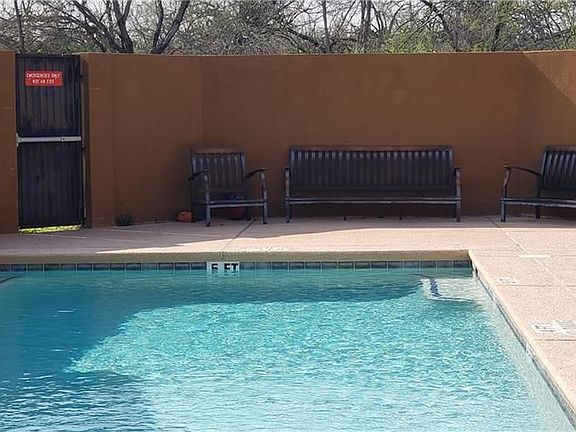 3rd image of 3052 Scotland Dr #2