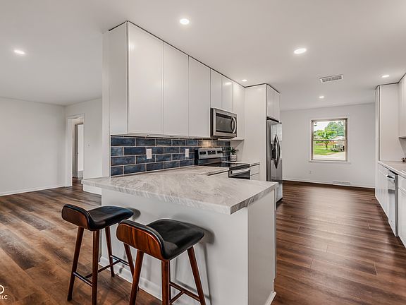 3rd image of 4515 W Mission Ct